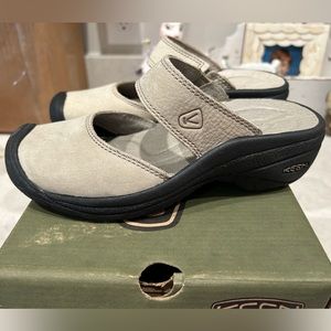 KEEN SARATOGA 36 TAN NWB